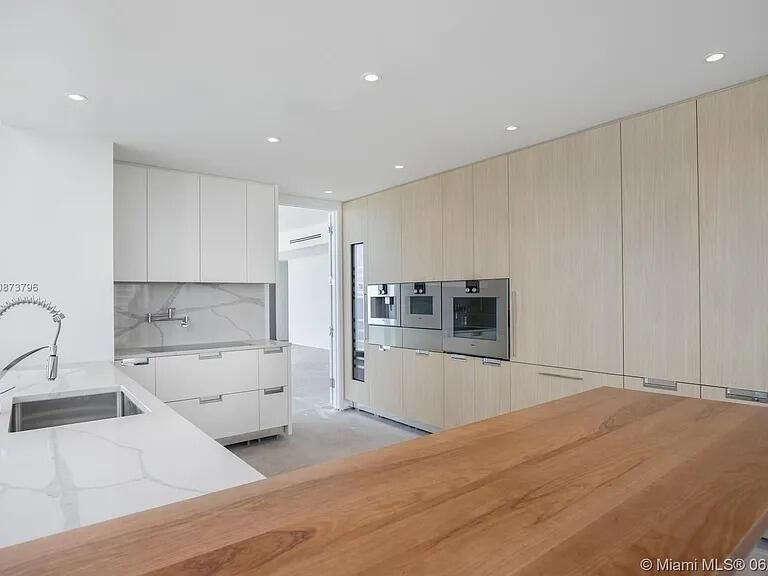 Kitchen #701 Ritz