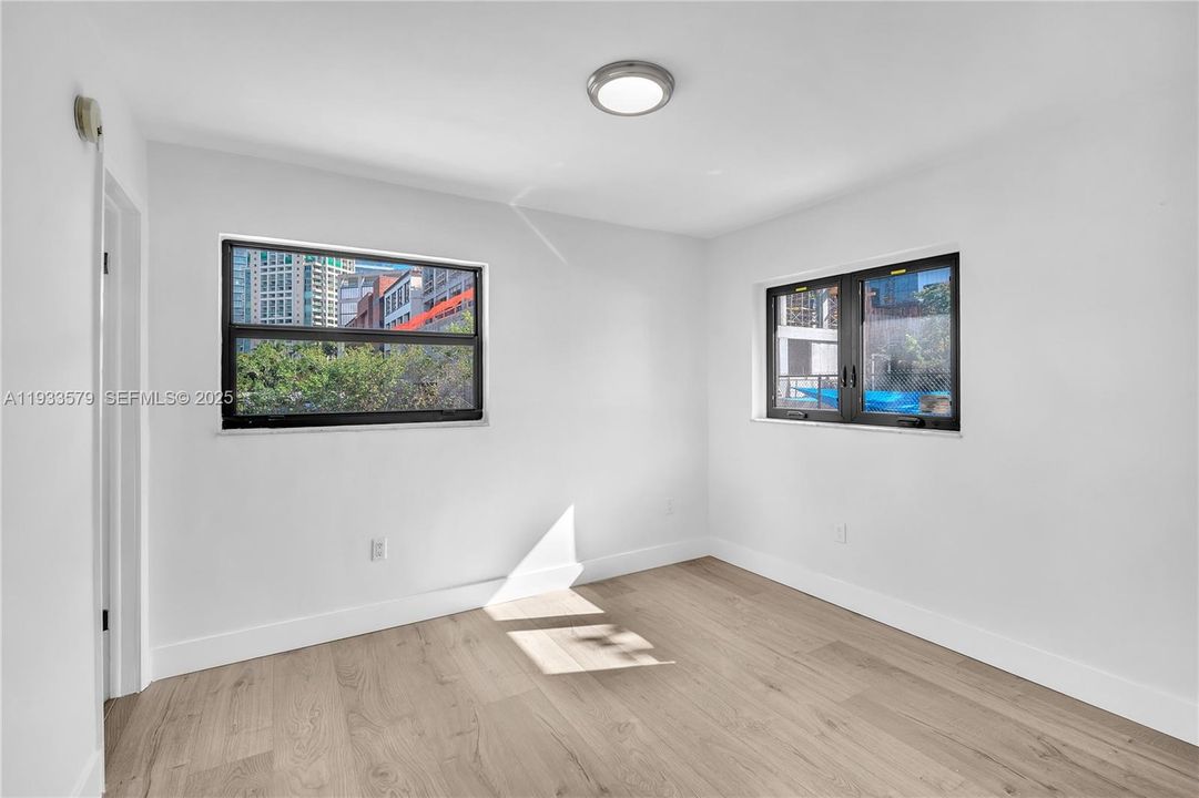 出租: $3,400 (2 贝兹, 1 浴室, 692 平方英尺)