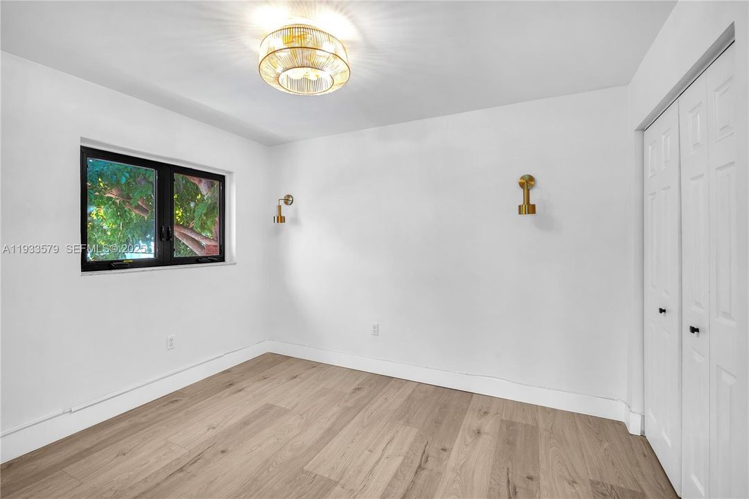 出租: $3,400 (2 贝兹, 1 浴室, 692 平方英尺)