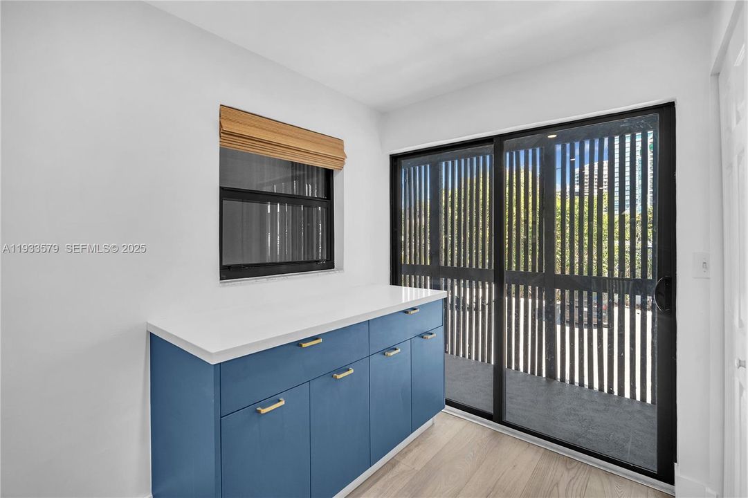 出租: $3,400 (2 贝兹, 1 浴室, 692 平方英尺)