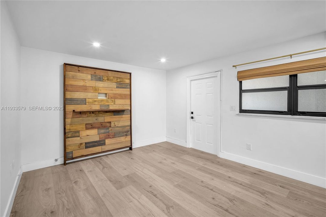 出租: $3,400 (2 贝兹, 1 浴室, 692 平方英尺)