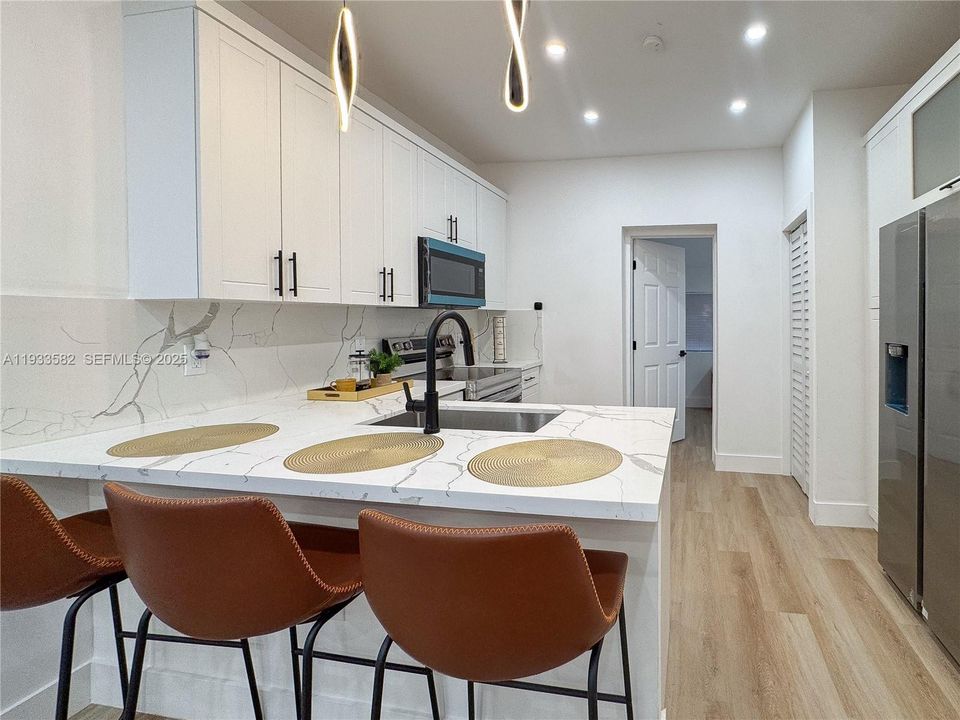 На продажу: $555,000 (4 спален, 3 ванн, 0 Квадратных фут)