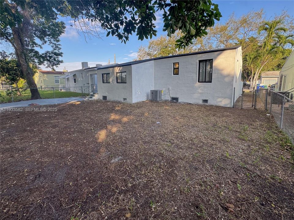 На продажу: $555,000 (4 спален, 3 ванн, 0 Квадратных фут)