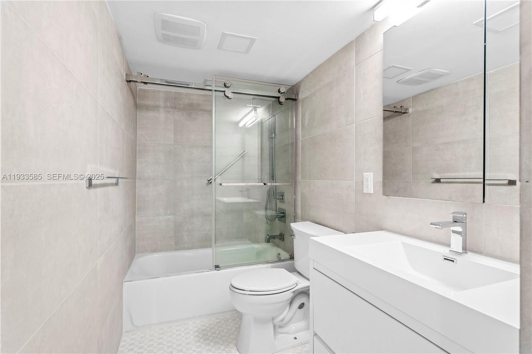 出租: $5,000 (2 贝兹, 2 浴室, 1301 平方英尺)