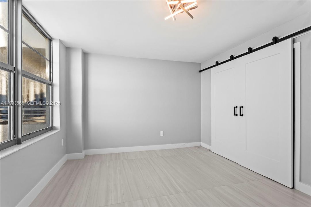 出租: $5,000 (2 贝兹, 2 浴室, 1301 平方英尺)