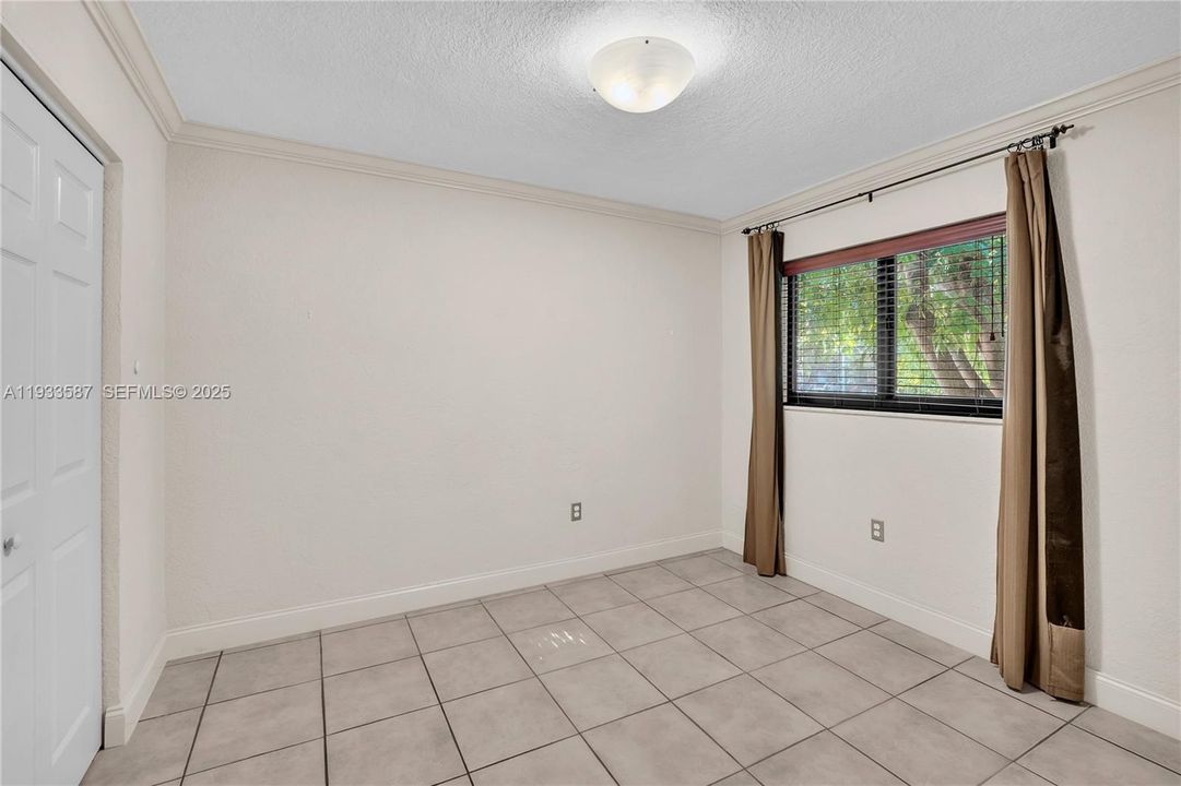 For Rent: $2,950 (2 beds, 1 baths, 679 Square Feet)