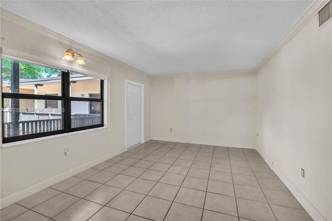 For Rent: $2,950 (2 beds, 1 baths, 679 Square Feet)
