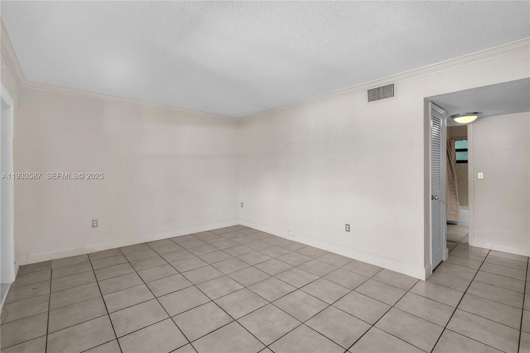 For Rent: $2,950 (2 beds, 1 baths, 679 Square Feet)