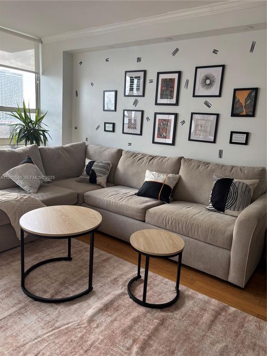 For Rent: $3,000 (2 beds, 2 baths, 990 Square Feet)