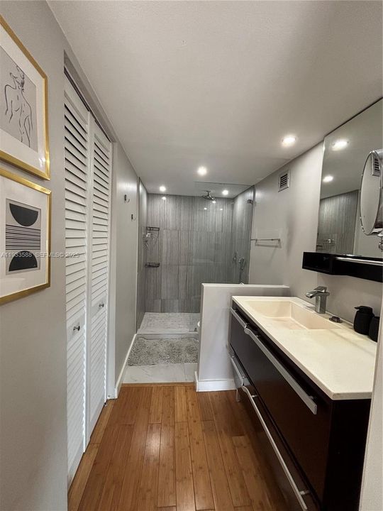 Master En-Suite Bath