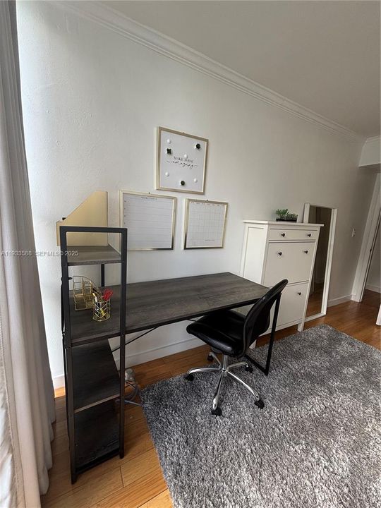 For Rent: $3,000 (2 beds, 2 baths, 990 Square Feet)