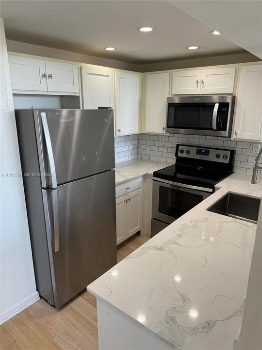 待售: $269,999 (1 贝兹, 1 浴室, 720 平方英尺)