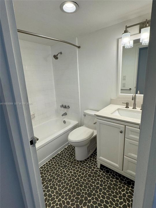 待售: $269,999 (1 贝兹, 1 浴室, 720 平方英尺)