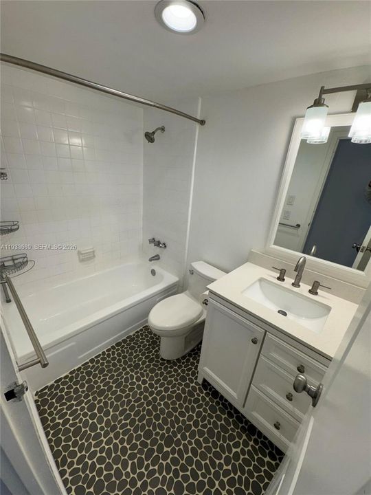 For Sale: $215,000 (1 beds, 1 baths, 720 Square Feet)