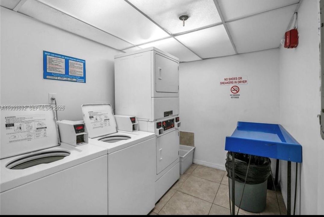 For Rent: $2,100 (2 beds, 1 baths, 930 Square Feet)