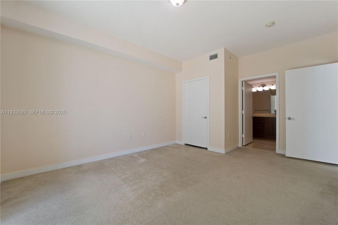 На продажу: $545,000 (2 спален, 2 ванн, 1024 Квадратных фут)