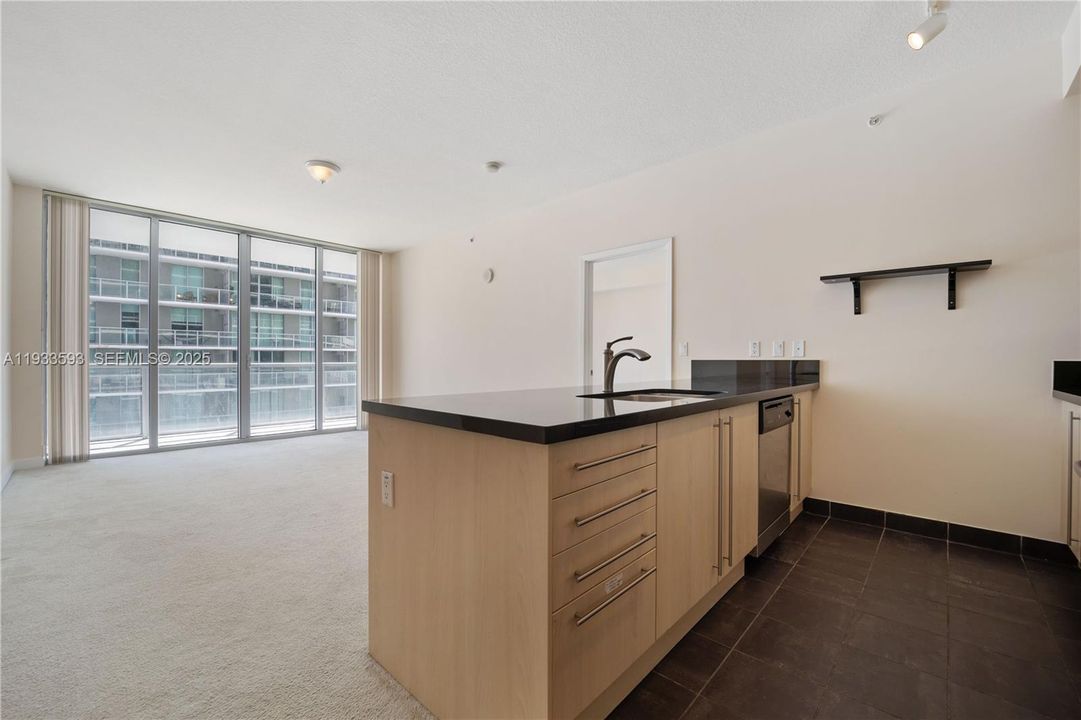 На продажу: $545,000 (2 спален, 2 ванн, 1024 Квадратных фут)