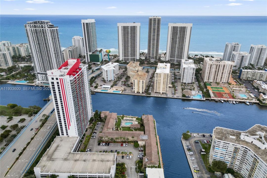 На продажу: $349,000 (1 спален, 1 ванн, 890 Квадратных фут)