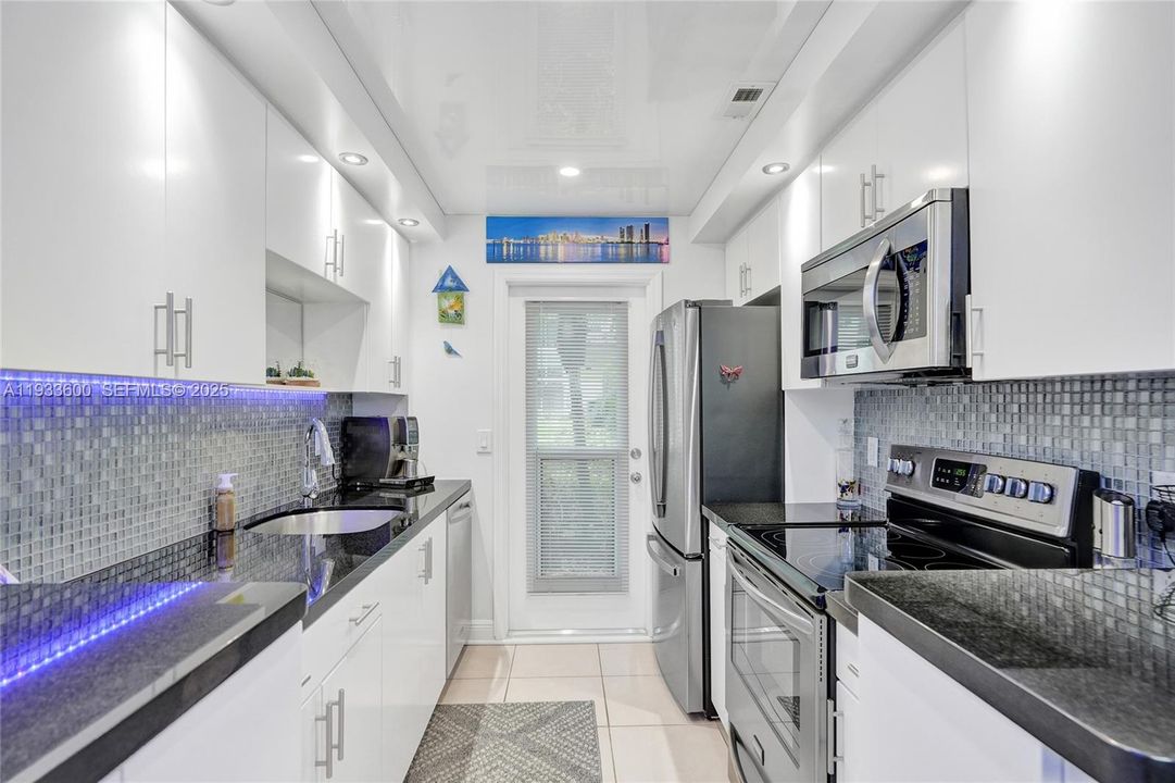 На продажу: $349,000 (1 спален, 1 ванн, 890 Квадратных фут)