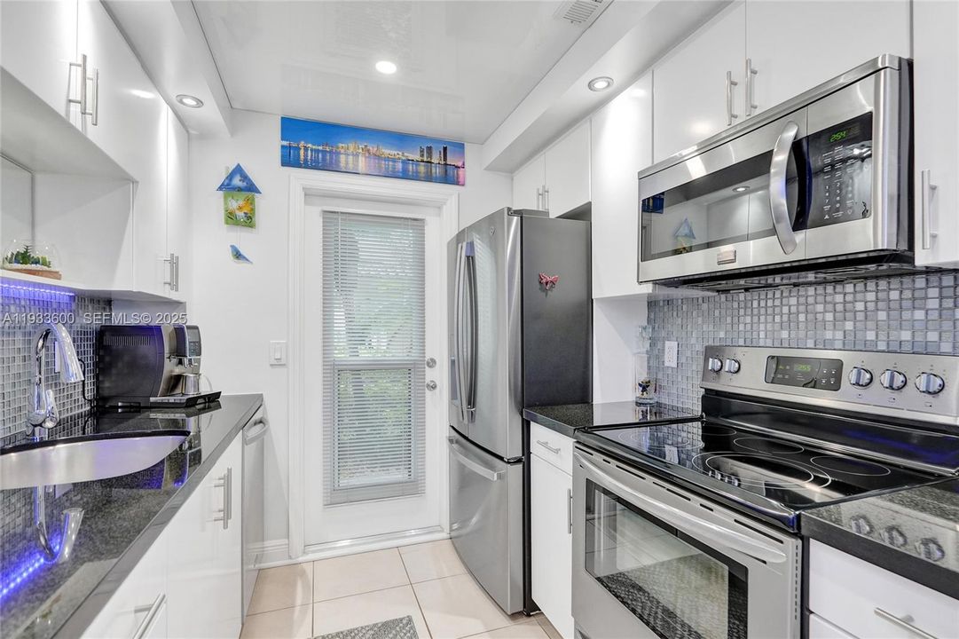 На продажу: $349,000 (1 спален, 1 ванн, 890 Квадратных фут)