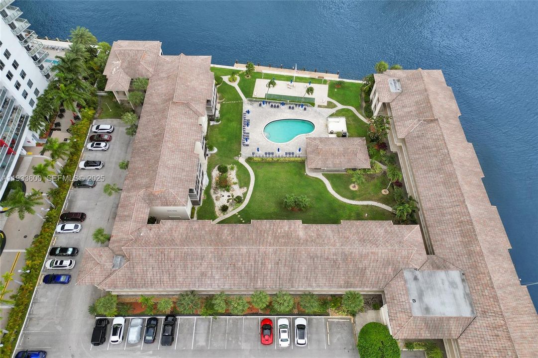 На продажу: $349,000 (1 спален, 1 ванн, 890 Квадратных фут)