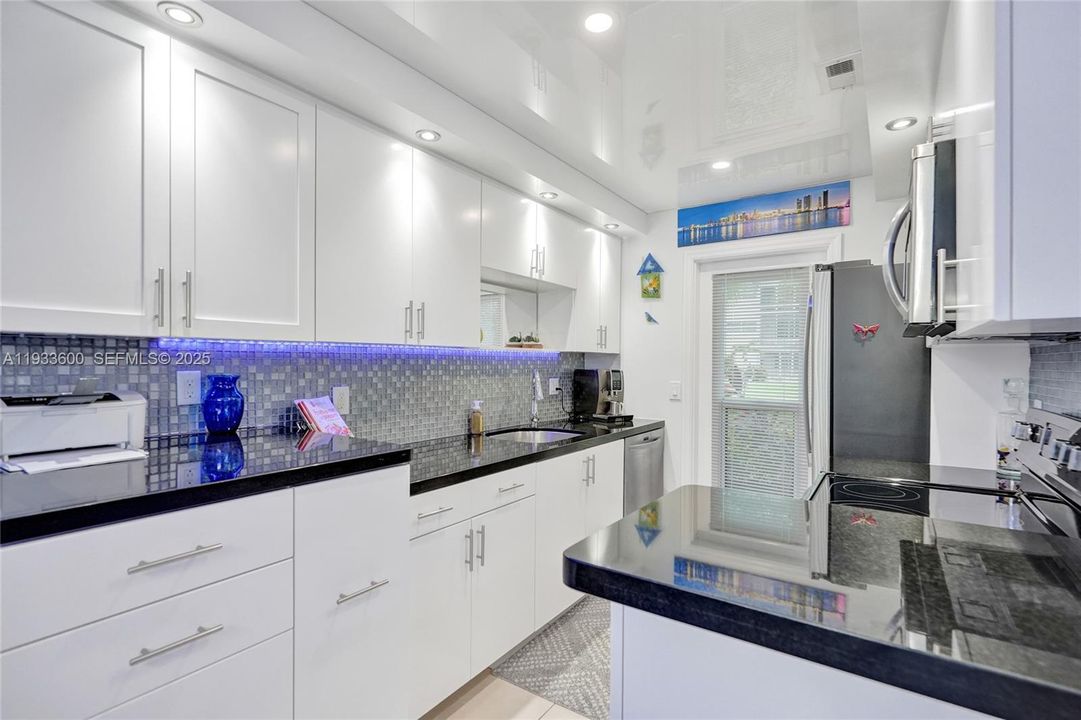 На продажу: $349,000 (1 спален, 1 ванн, 890 Квадратных фут)