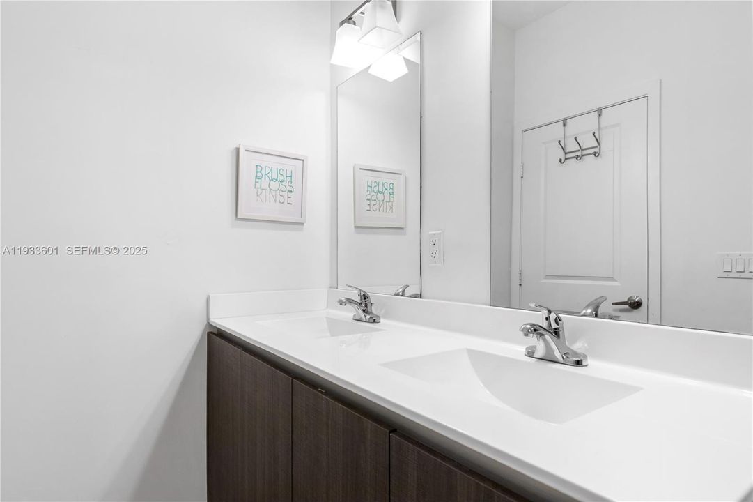 На продажу: $710,000 (4 спален, 3 ванн, 1948 Квадратных фут)