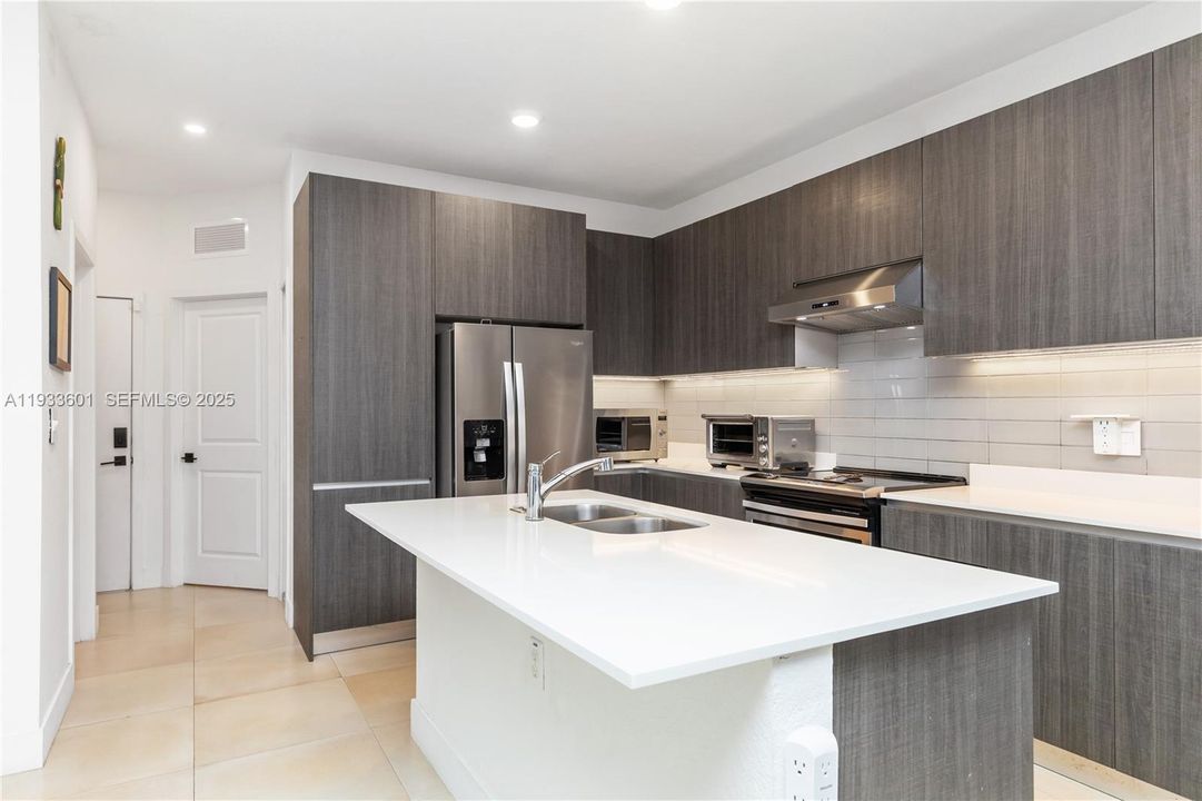 На продажу: $710,000 (4 спален, 3 ванн, 1948 Квадратных фут)