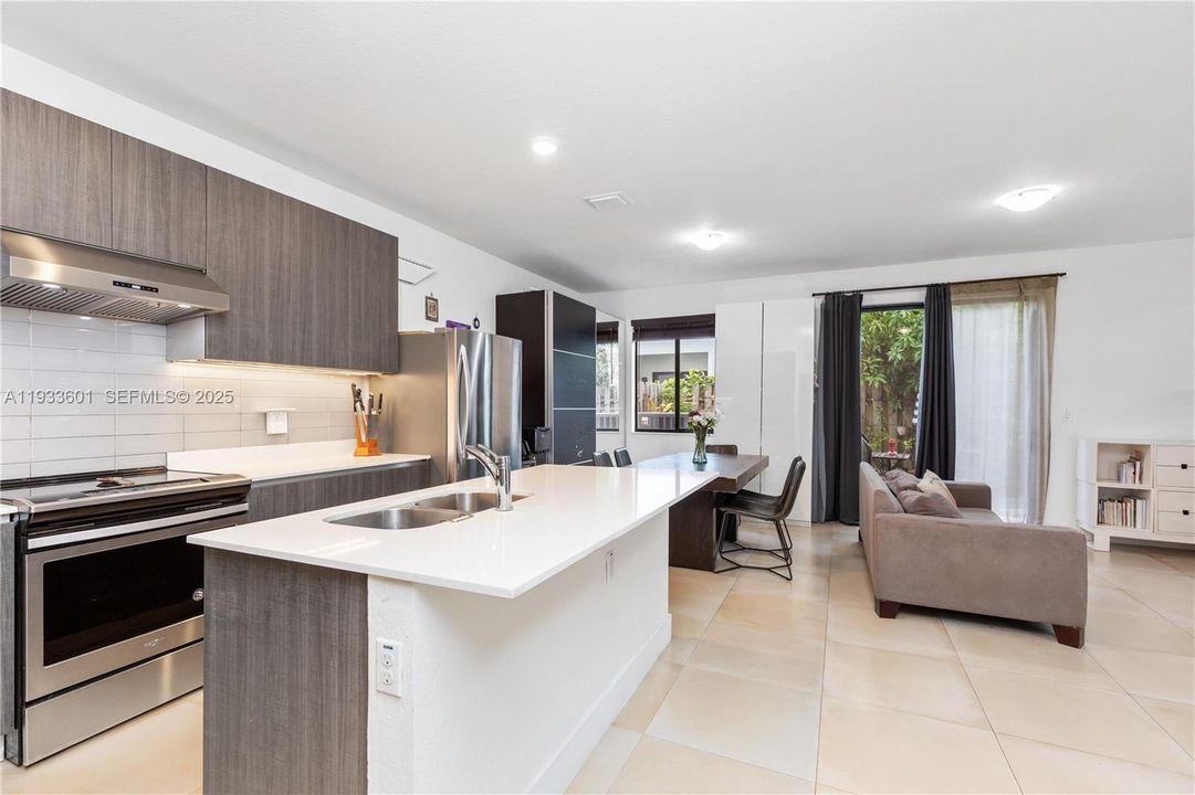 На продажу: $710,000 (4 спален, 3 ванн, 1948 Квадратных фут)