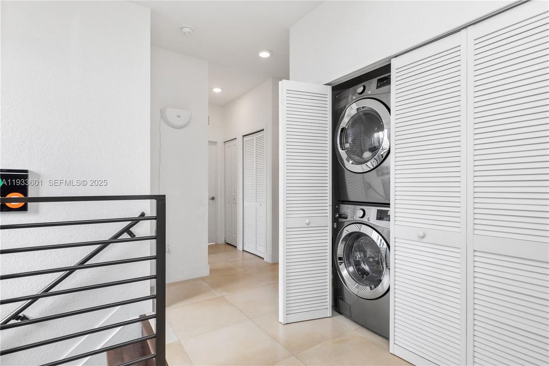 На продажу: $710,000 (4 спален, 3 ванн, 1948 Квадратных фут)