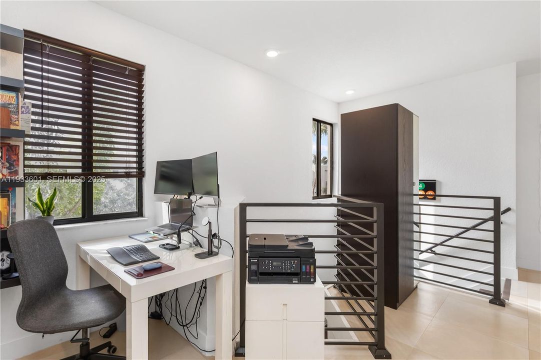 На продажу: $710,000 (4 спален, 3 ванн, 1948 Квадратных фут)