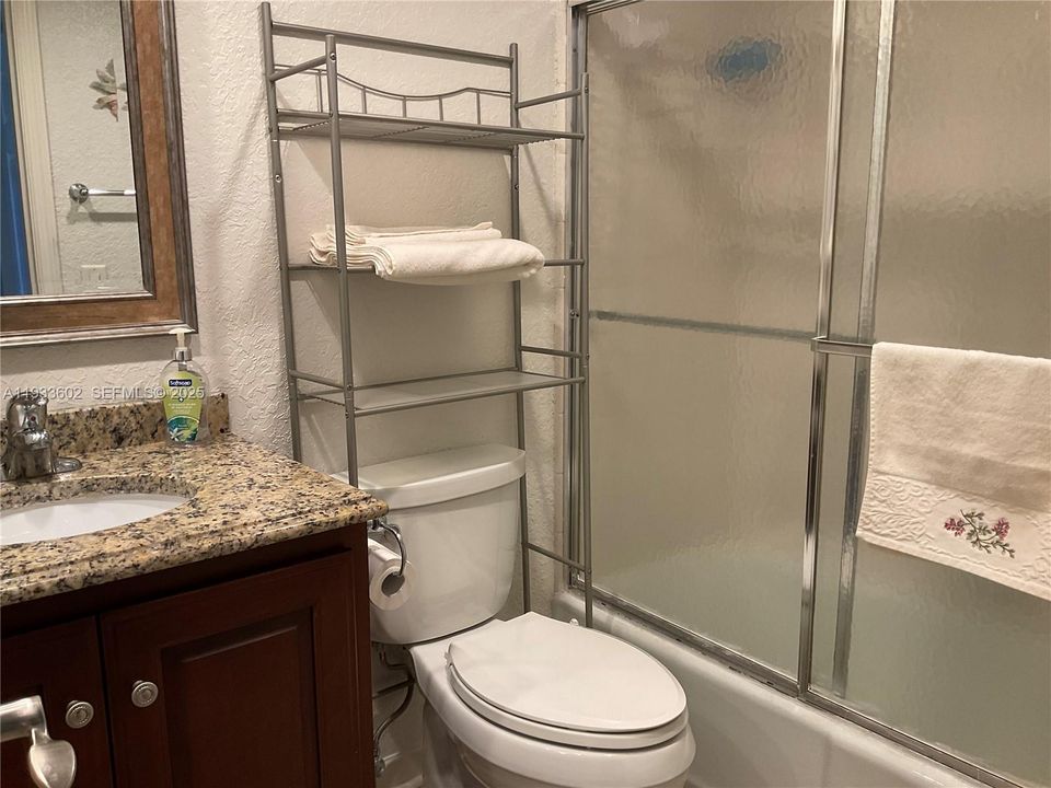 For Rent: $2,050 (2 beds, 2 baths, 940 Square Feet)