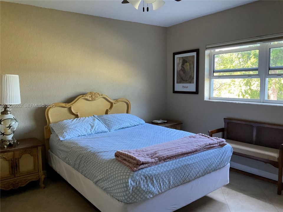 For Rent: $2,050 (2 beds, 2 baths, 940 Square Feet)