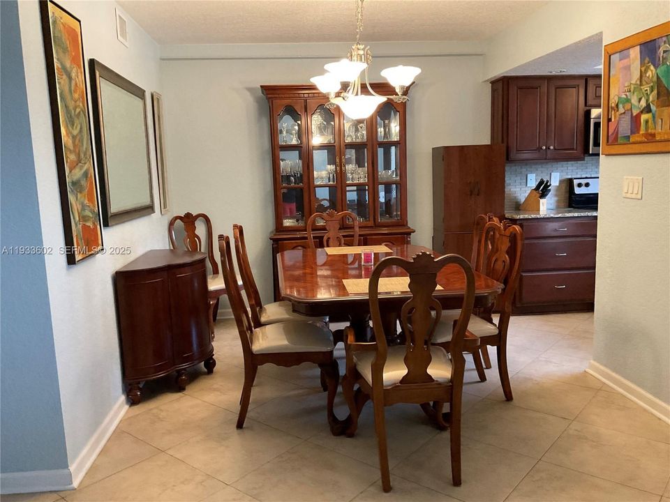 For Rent: $2,050 (2 beds, 2 baths, 940 Square Feet)