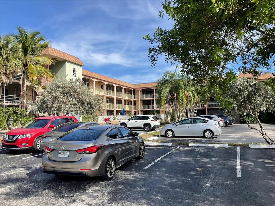 For Rent: $2,050 (2 beds, 2 baths, 940 Square Feet)