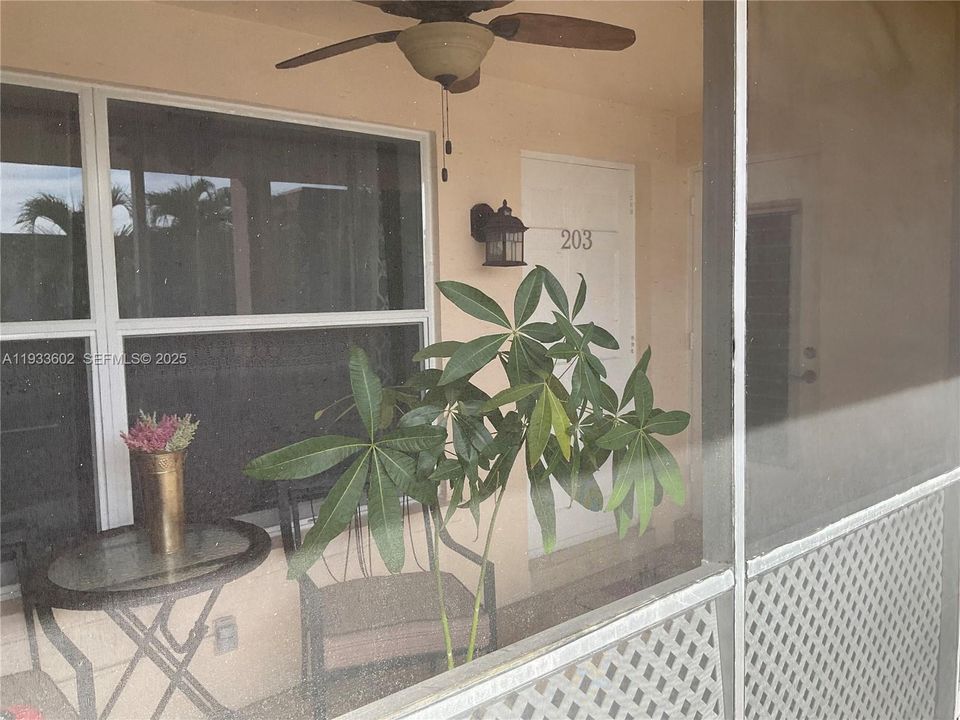 For Rent: $2,050 (2 beds, 2 baths, 940 Square Feet)