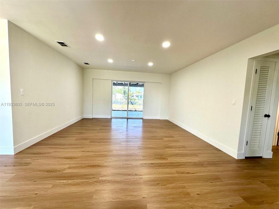 For Sale: $499,000 (3 beds, 2 baths, 1312 Square Feet)