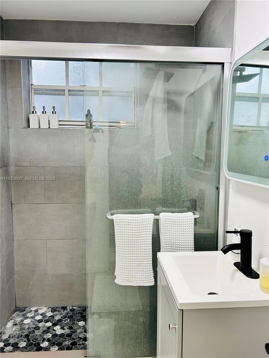 For Rent: $1,950 (0 beds, 1 baths, 414 Square Feet)