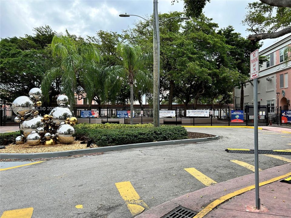 For Rent: $1,950 (0 beds, 1 baths, 414 Square Feet)