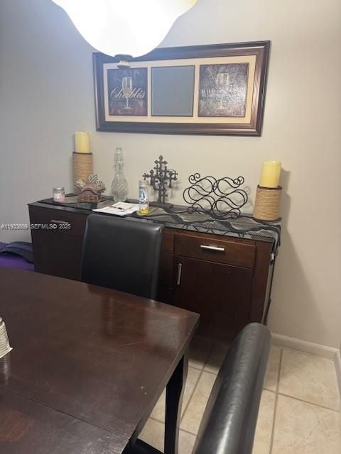 For Rent: $1,650 (1 beds, 1 baths, 700 Square Feet)