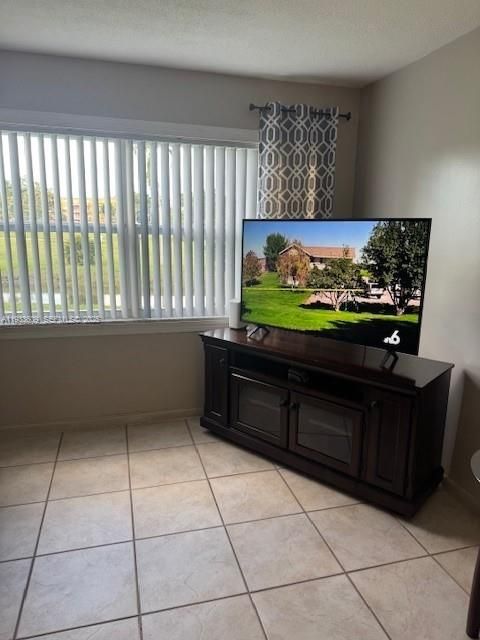 For Rent: $1,650 (1 beds, 1 baths, 700 Square Feet)