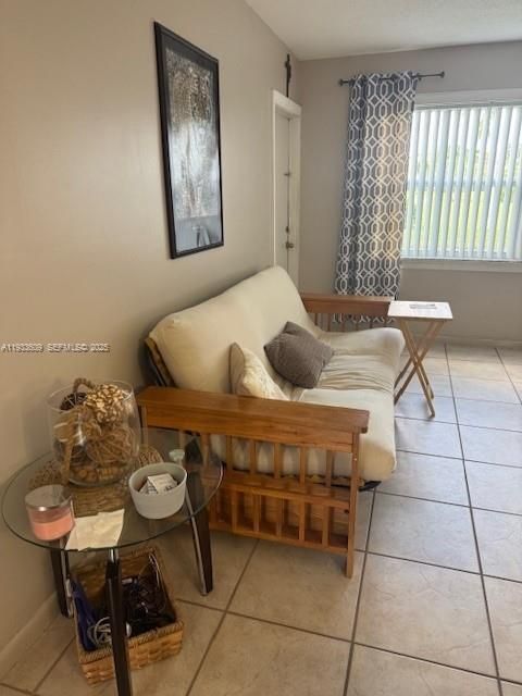 For Rent: $1,650 (1 beds, 1 baths, 700 Square Feet)