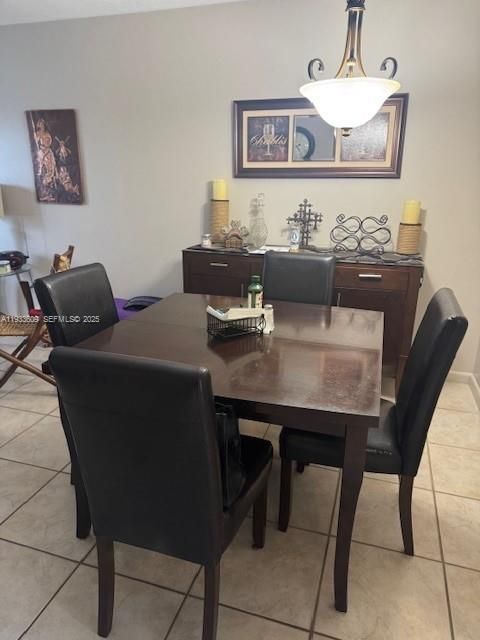 For Rent: $1,650 (1 beds, 1 baths, 700 Square Feet)