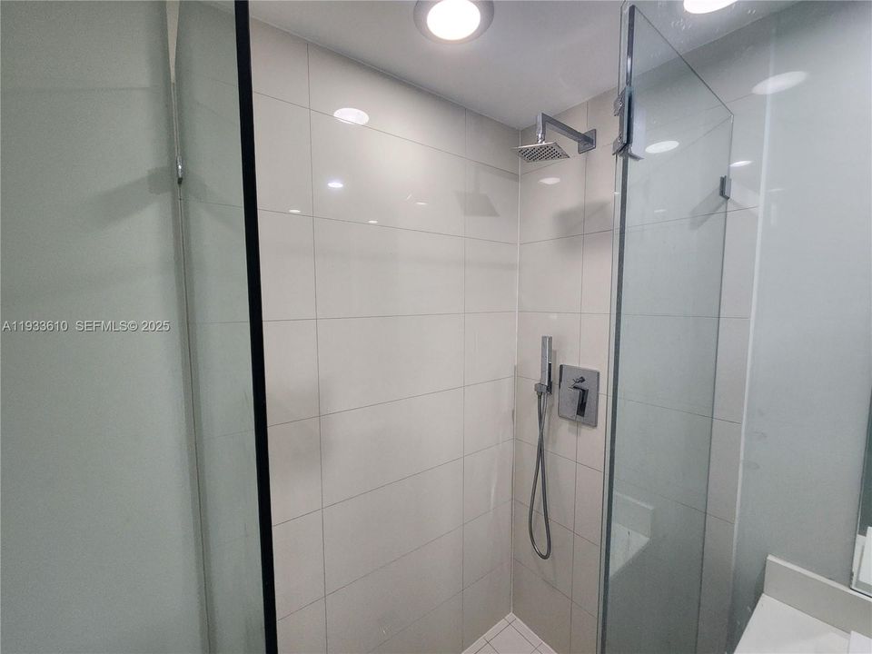 For Sale: $995,000 (2 beds, 2 baths, 1088 Square Feet)