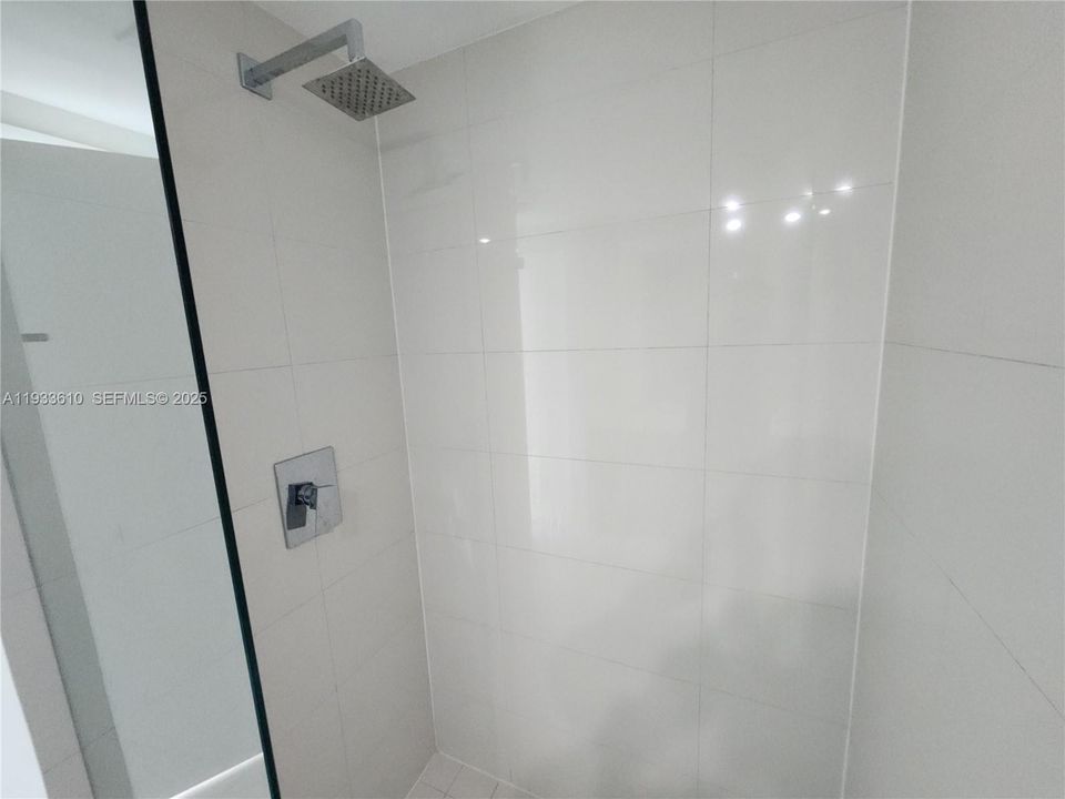 For Sale: $995,000 (2 beds, 2 baths, 1088 Square Feet)