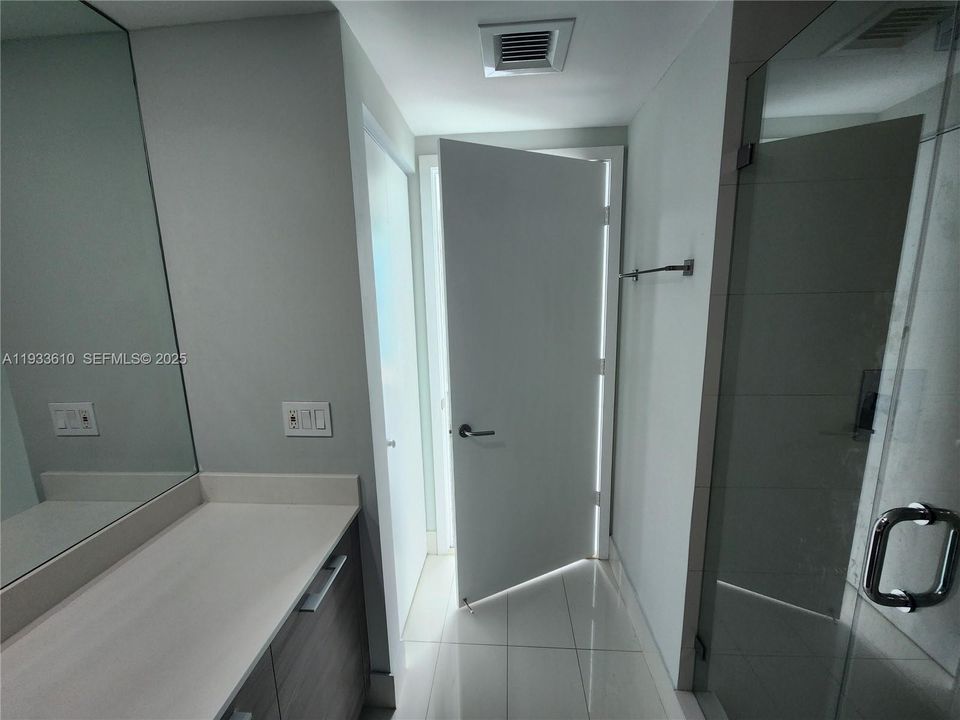 For Sale: $995,000 (2 beds, 2 baths, 1088 Square Feet)