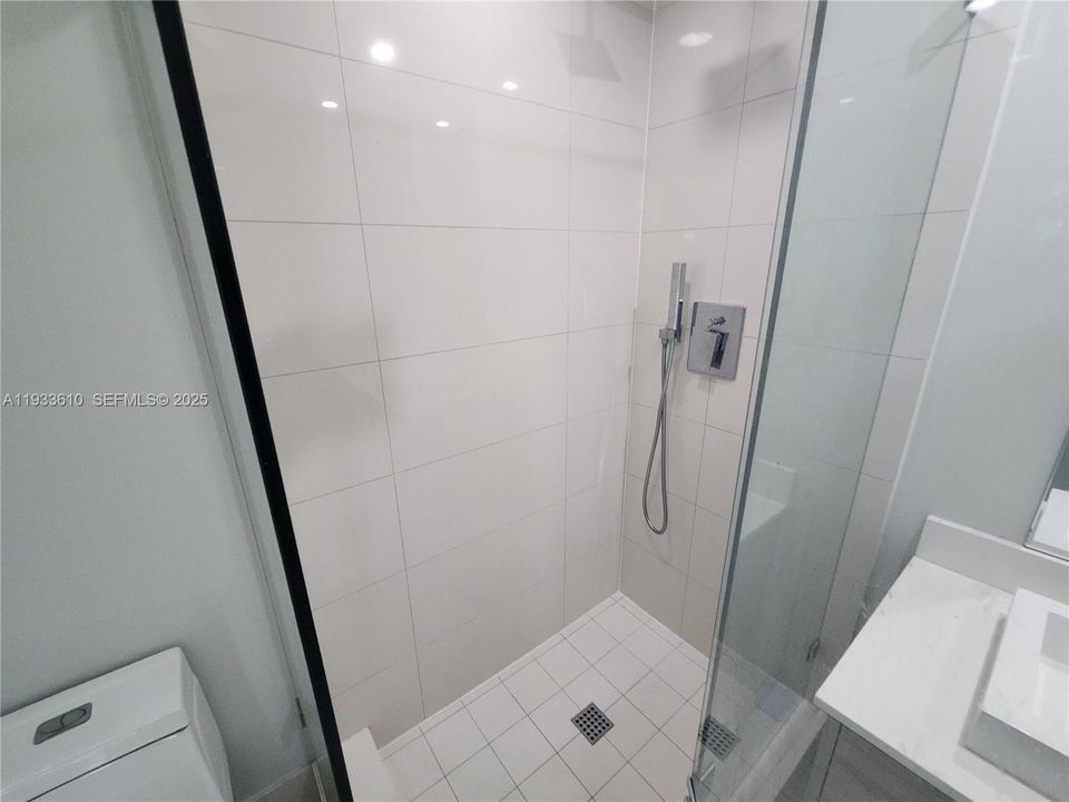 For Sale: $995,000 (2 beds, 2 baths, 1088 Square Feet)