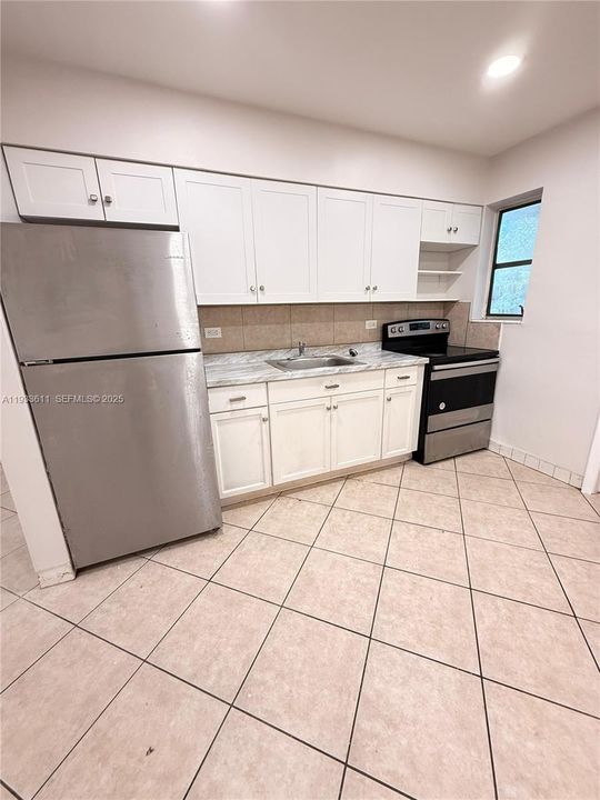 For Rent: $1,950 (2 beds, 1 baths, 1738 Square Feet)