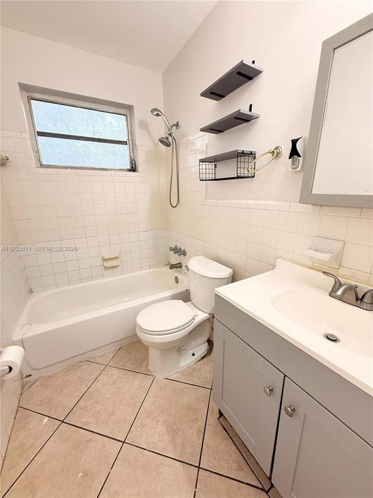 For Rent: $1,950 (2 beds, 1 baths, 1738 Square Feet)