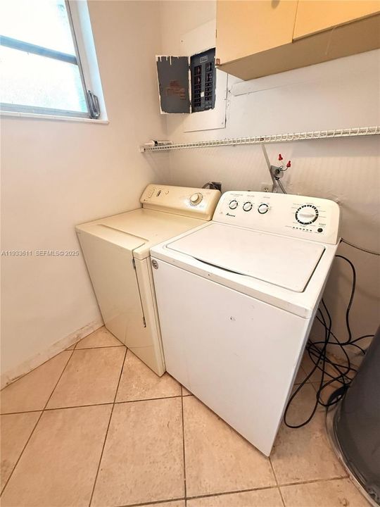 For Rent: $1,950 (2 beds, 1 baths, 1738 Square Feet)